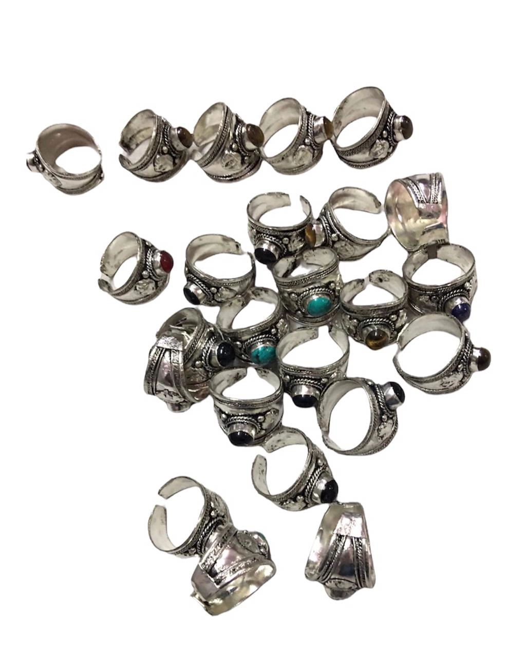 https://s3.vistaartrade.com/vistaartrade/media/products/2022/04/13/metal_stone_ring.webp