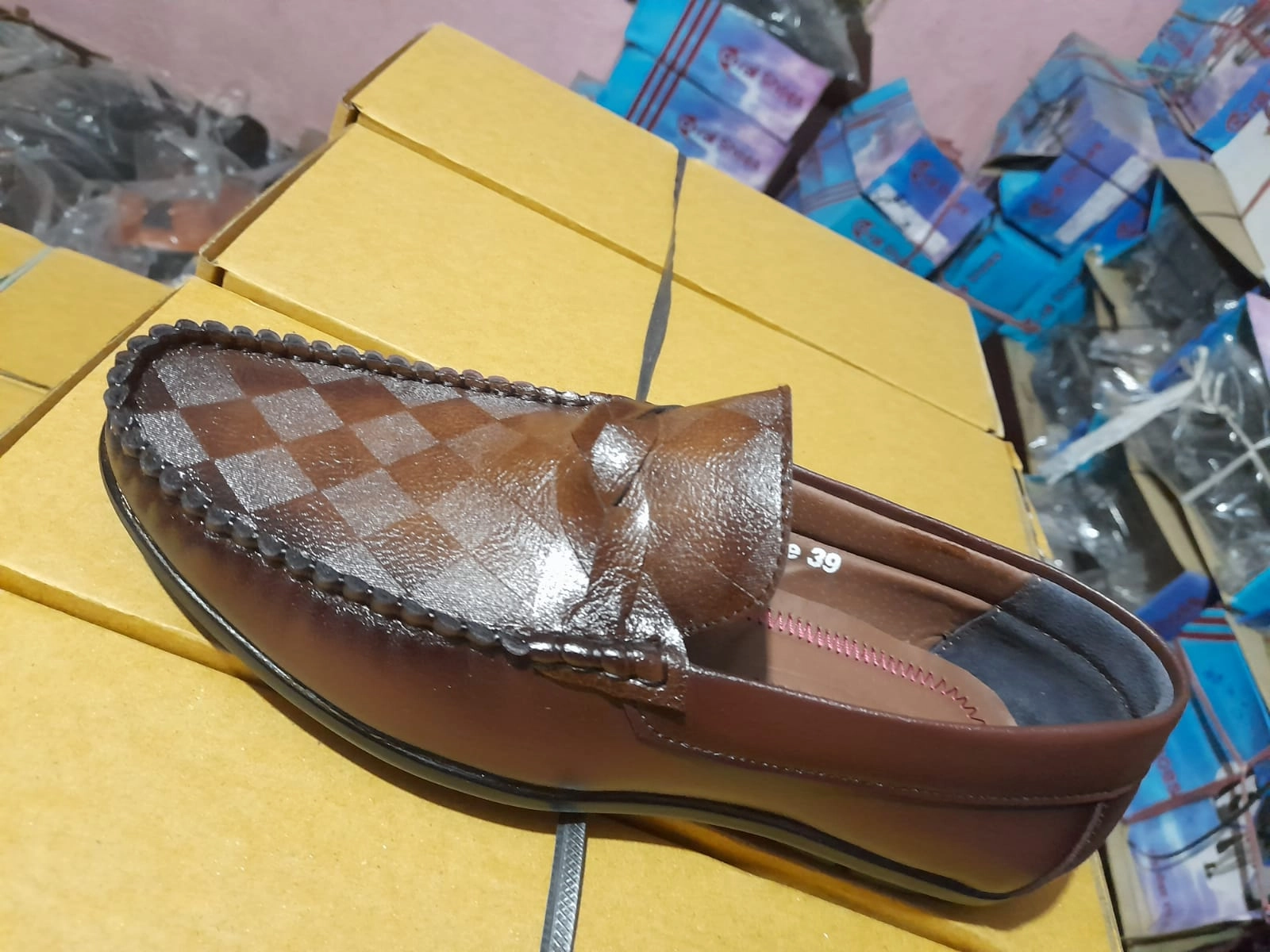 https://s3.vistaartrade.com/vistaartrade/media/products/2022/09/11/Brown_Checkered_print_loafer.webp