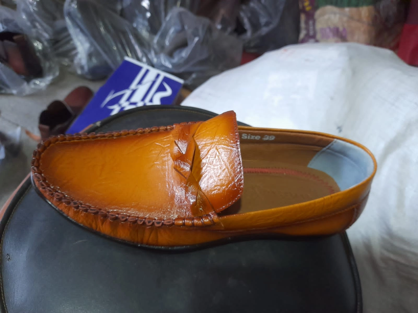 https://s3.vistaartrade.com/vistaartrade/media/products/2022/09/11/Brown_Loafer.webp