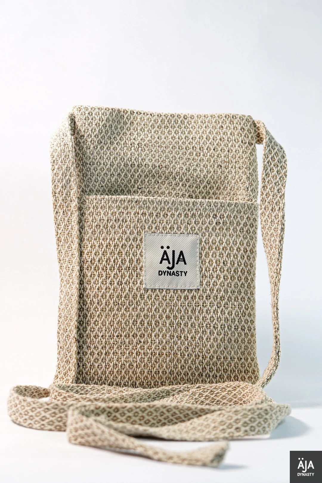 https://s3.vistaartrade.com/vistaartrade/media/products/2022/10/10/Allo_Nettle_Purse_Natural.webp