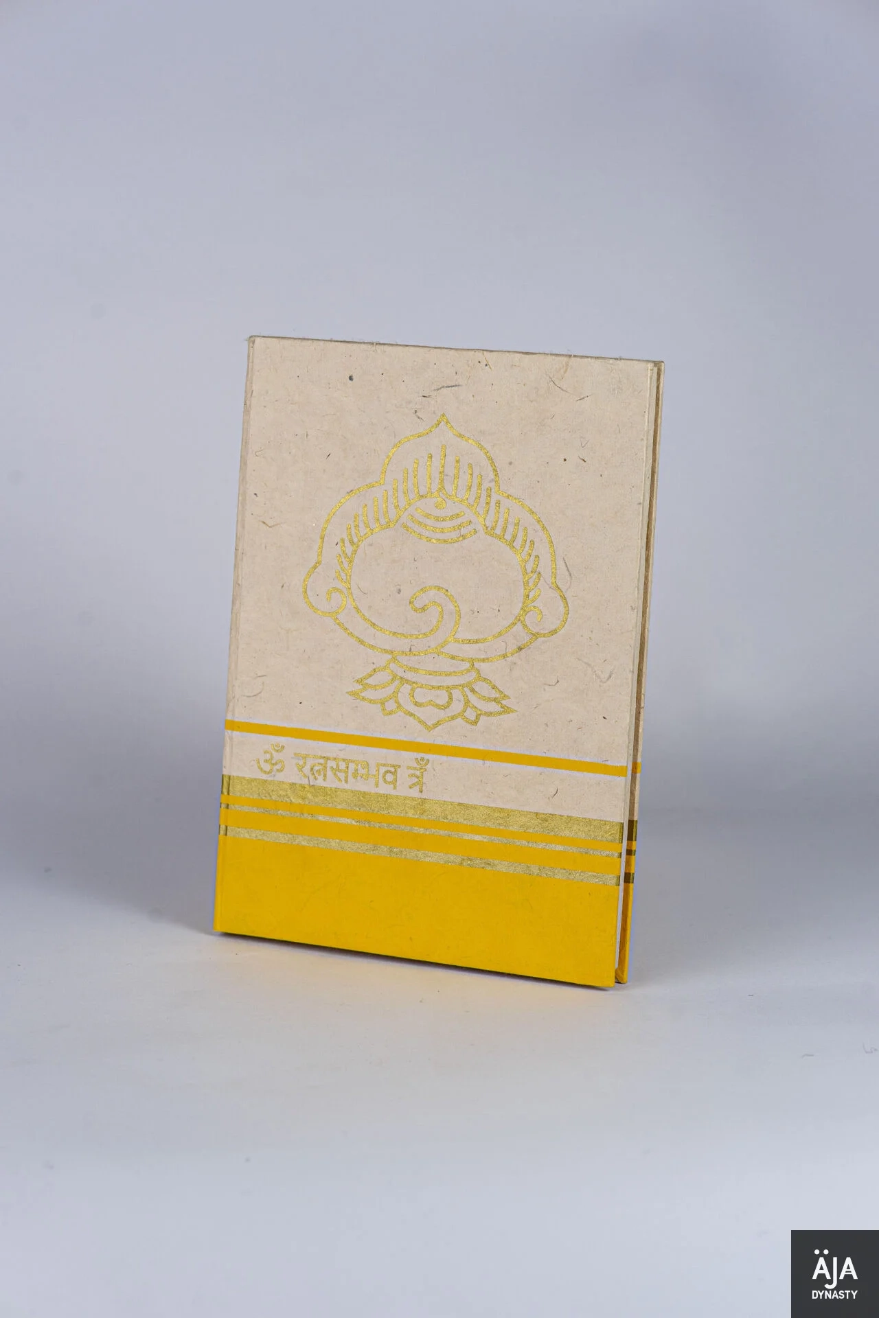 https://s3.vistaartrade.com/vistaartrade/media/products/2022/10/12/Lokta_Notebook_5BUDDHAS_VEDANA.webp