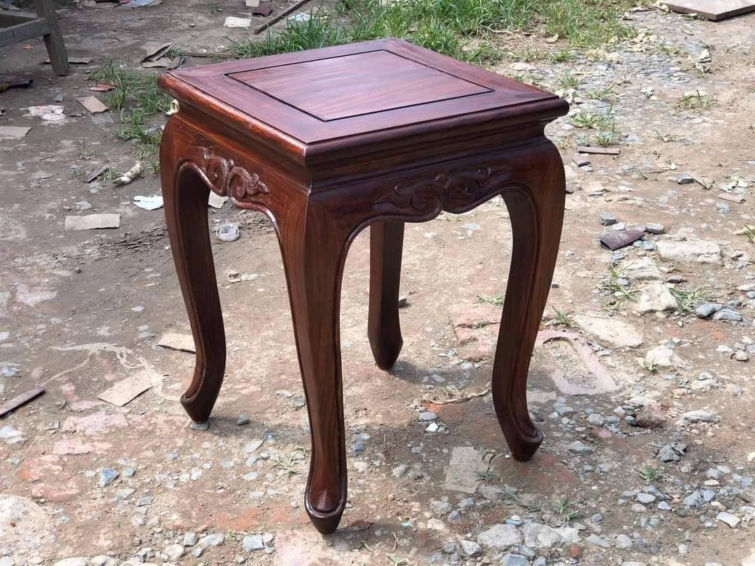 https://s3.vistaartrade.com/vistaartrade/media/products/2022/10/16/side_table_dif._design.webp