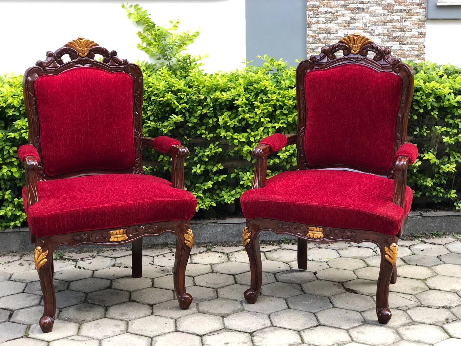 https://s3.vistaartrade.com/vistaartrade/media/products/2022/10/16/sofa_chairs.webp