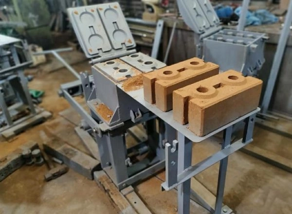 Double Mould Interlocking Brick Making Machine