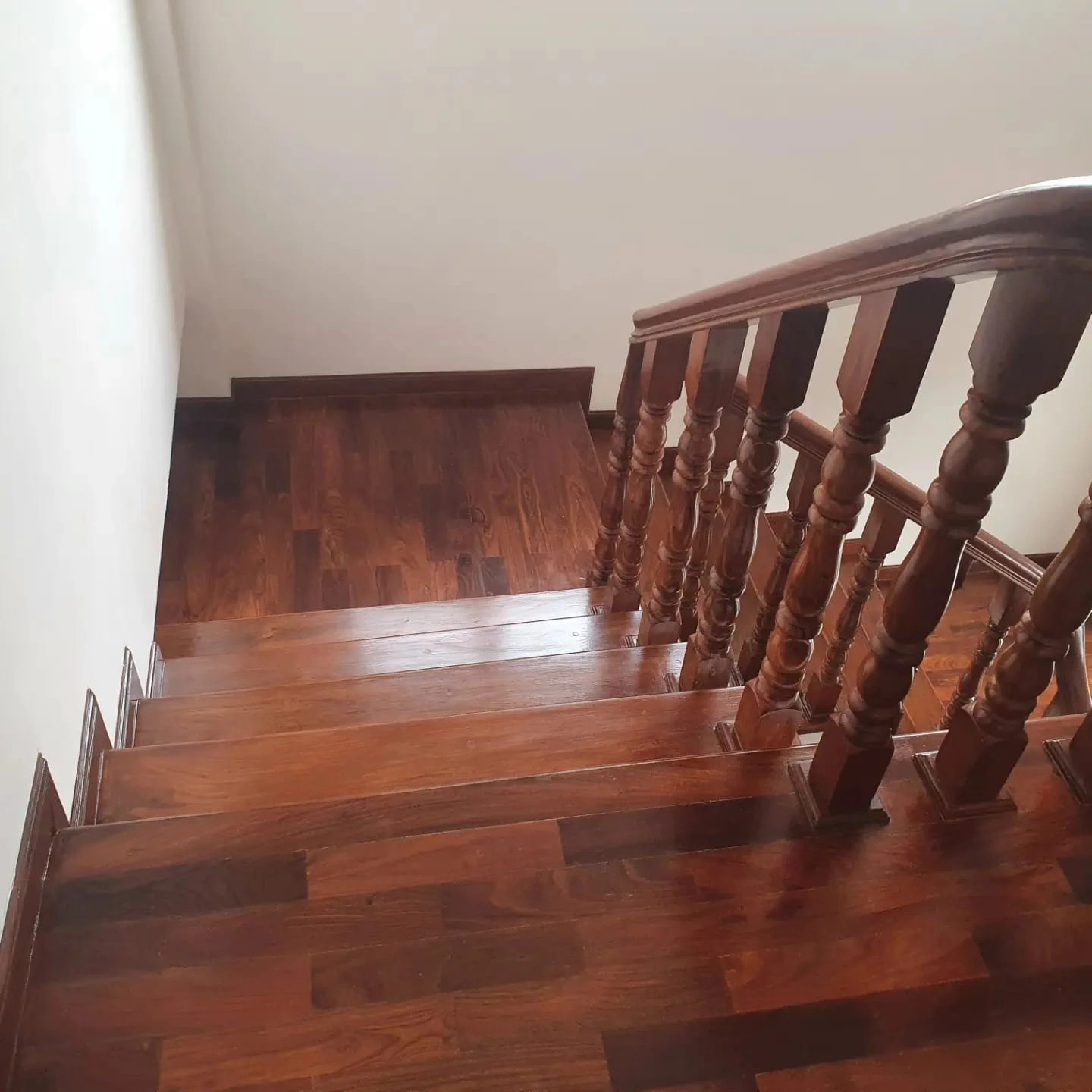 Wooden Glossy Staircases, Parqueting and Flooring