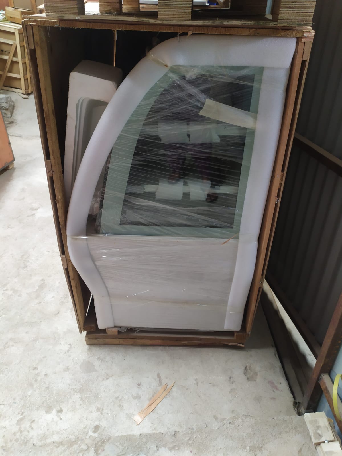 White Curve Display Showcase High Quality (4ft)