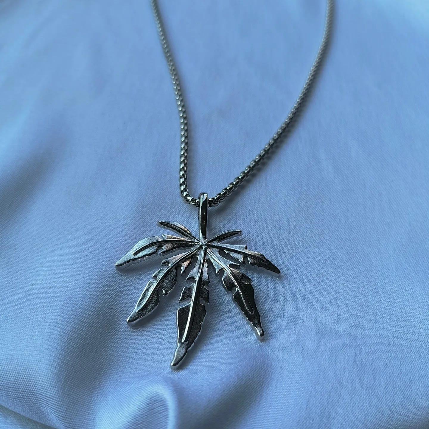 Good Herb Leaf Pendant Chain Necklace For Men