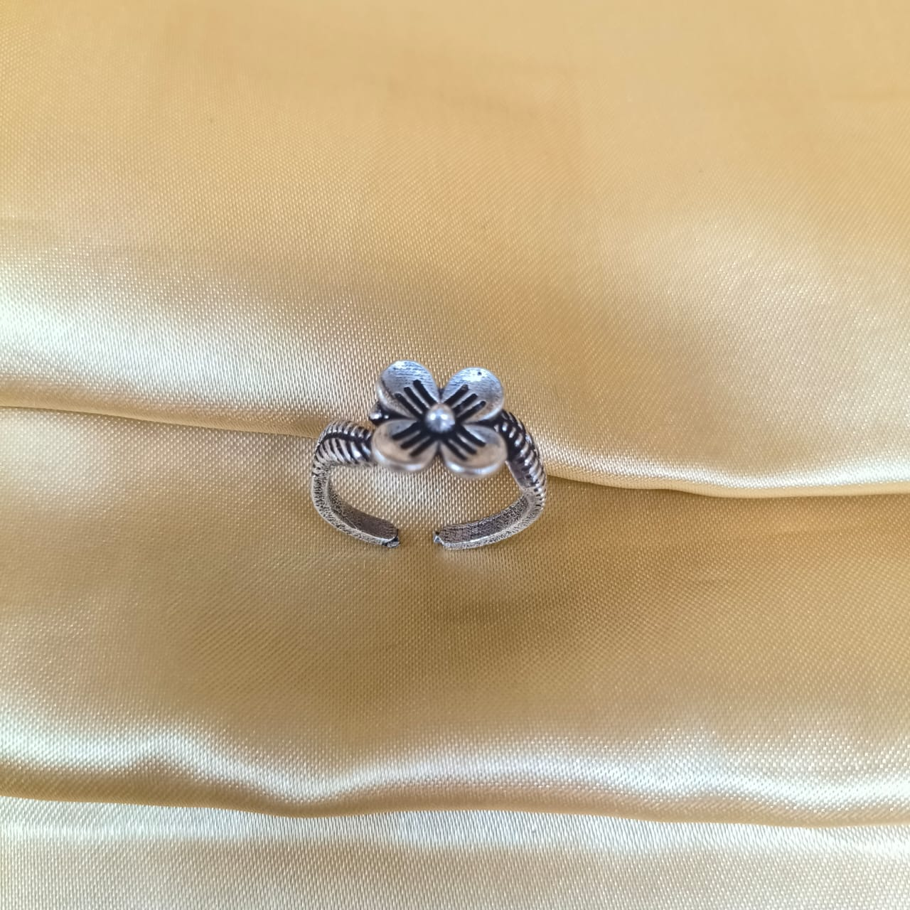 Oxidised Five Petals Flower Toe Rings